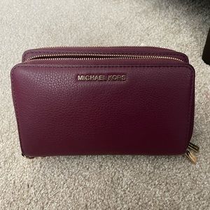 Michael Kors Adele LG flat MF Leather Case Plum